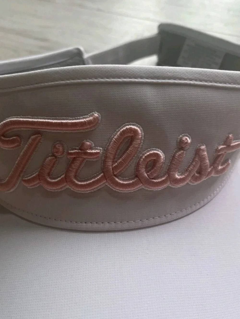 Titleist Women’s Sundrop Adjustable Golf Visor in White and Pink